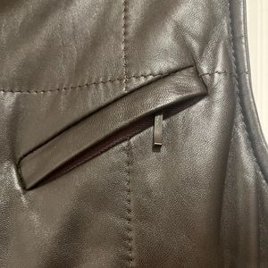 This is brown vest ! Very styles !